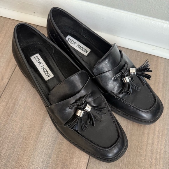 Steve Madden Annabeth genuine leather tassel Loafer black size 8 - Picture 2 of 6